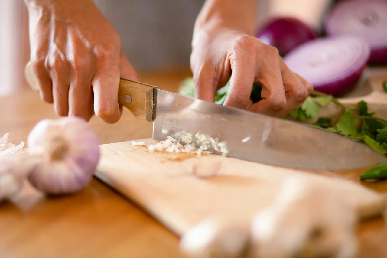 Comment ciseler un oignon comme un chef pour des recettes qui en jettent