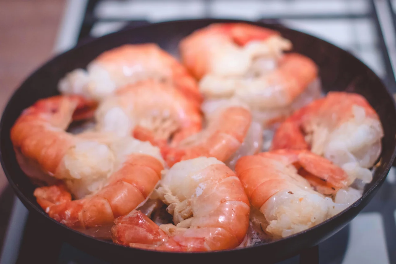 Attention, crevettes contaminées : comment repérer et éviter la listériose dans ton assiette